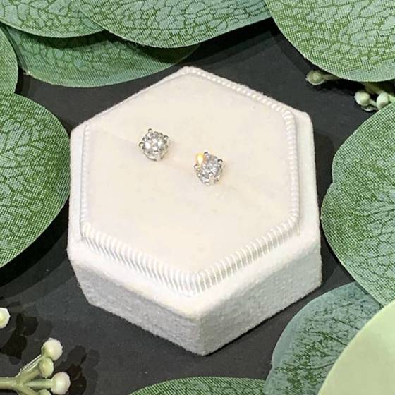 0.30ct VS/F Natural Round Cut Diamond Stud Earrings in 18k Yellow Gold