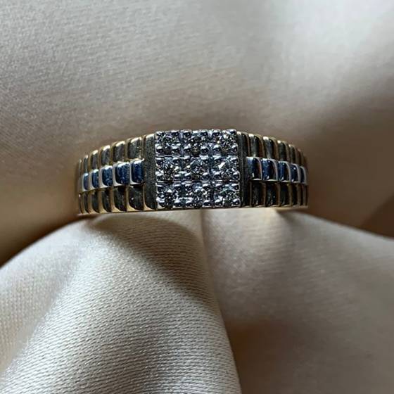 0.16ct VS/G-H Natural Round Cut Diamond Gents Ring in 9k Yellow/White Gold