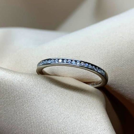 0.20ct VS/D-E Lab Grown Round Cut Diamond Half Eternity Ring in Platinum