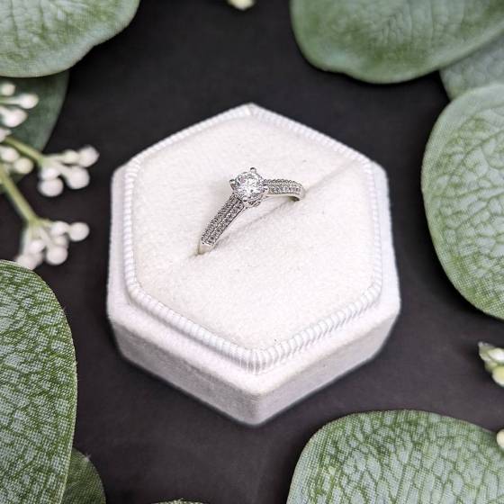 0.50ct VS/E-F Natural Round Cut Diamond Shoulder Set Engagement Ring in 18k White Gold