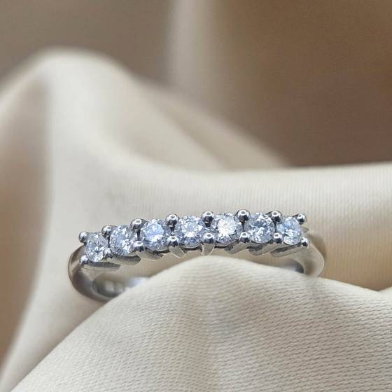 0.33ct VS/F-G Natural Round Cut Diamond 7 Stone Eternity Ring in Platinum