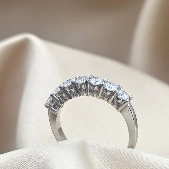 0.50ct VS/F-G Natural Round Cut Diamond 7 Stone Eternity Ring in Platinum