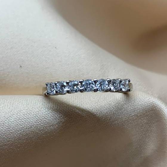 0.75ct VS/F-G Natural Round Cut Diamond Seven Stone Ring in Platinum