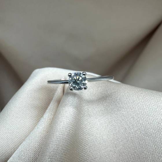 0.40ct I/I Natural Round Cut Diamond Solitaire Ring in Platinum