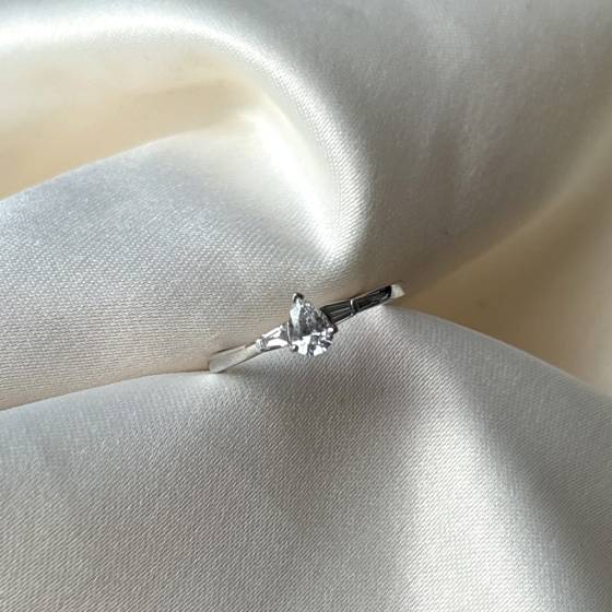 0.37ct SI/F Pear Cut Natural Diamond Trilogy Ring