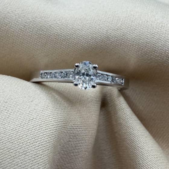 0.33ct SI/F Natural Oval Cut Diamond Shoulder Set Ring in Platinum