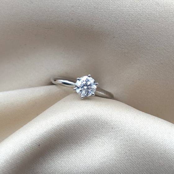 0.80ct SI1/F Natural Round Diamond Solitaire Ring in Platinum