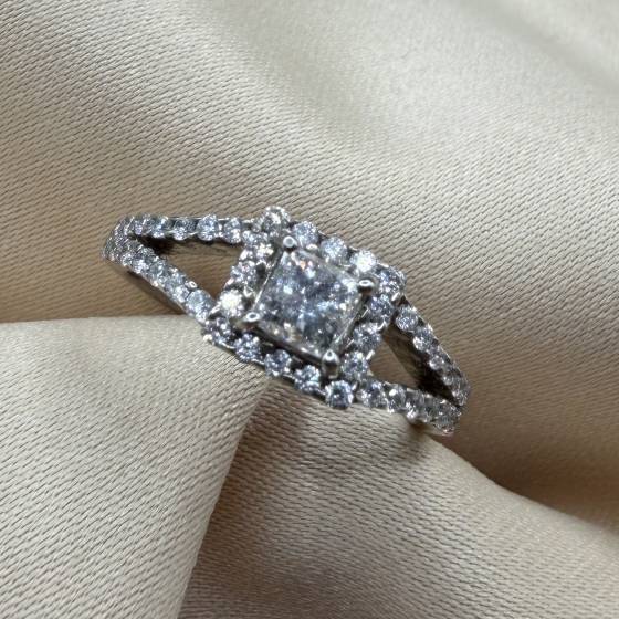 0.75ct VS/F Natural Princess Cut Diamond Halo Ring in Palladium