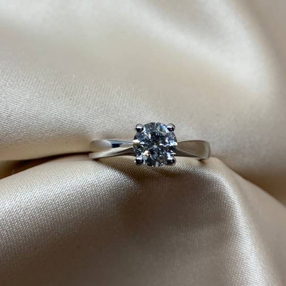 1.10ct SI1/G Natural Round Cut Diamond Solitaire Ring in Platinum