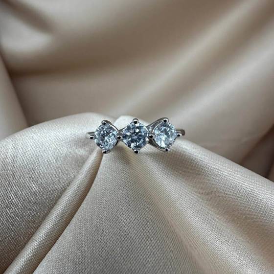 0.91ct SI/F-G Round Cut Natural Diamond Trilogy Ring