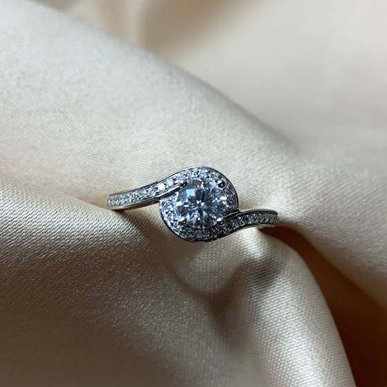 0.51ct SI1/F Natural Round Cut Diamond Shoulder Set Ring in 18k White Gold