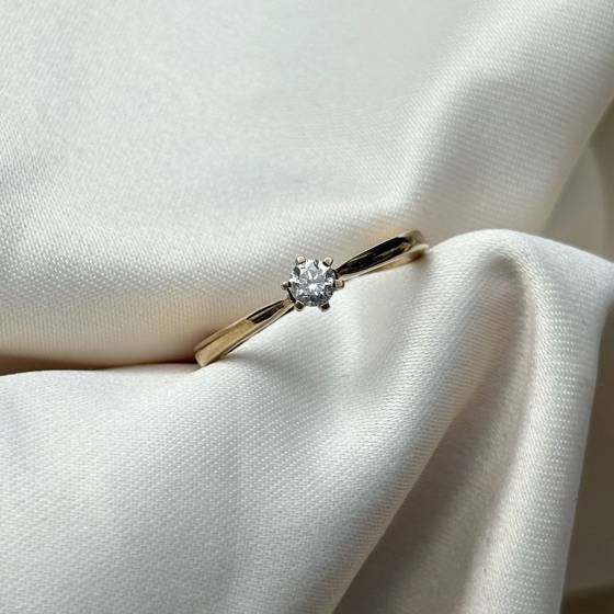 0.18ct SI/F Natural Round Diamond Solitaire Ring in 9k Yellow Gold