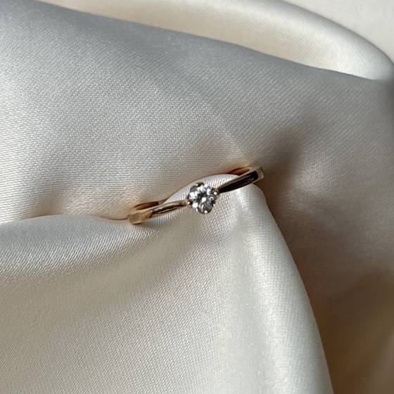 0.21ct SI/F Natural Round Diamond Solitaire Ring in 9k Yellow Gold
