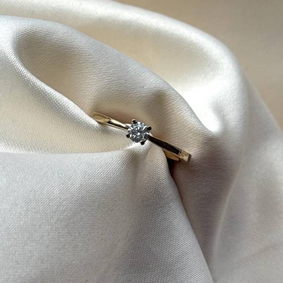 0.19ct SI/F Natural Round Diamond Solitaire Ring in 9k Yellow Gold
