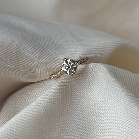 1.70ct VS2/K Round Cut Natural Diamond Shoulder Set Ring