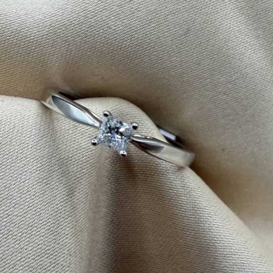 0.20ct SI2/G Natural Princess Cut Diamond Solitaire Ring in 18k White Gold