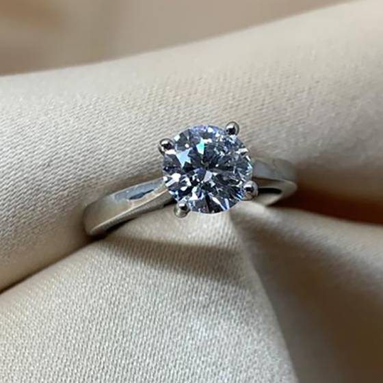 0.91ct VS1/E Lab Grown Round Cut Diamond Solitaire Ring in Platinum