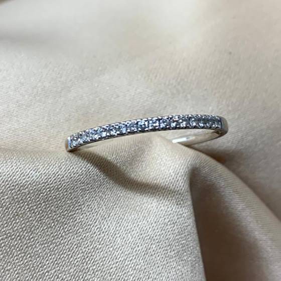 0.25ct VS/F-G Natural Round Cut Diamond Half Eternity Ring in 18k White Gold