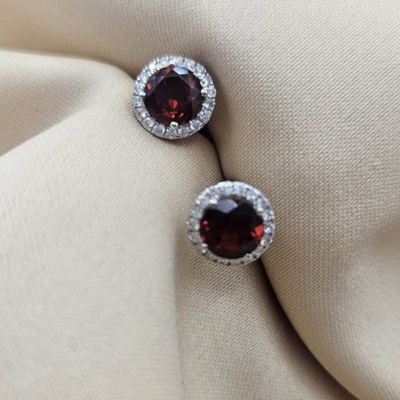 2.06ct VS/E-F Round Cut Garnet Gemstone Earrings in 18k White Gold
