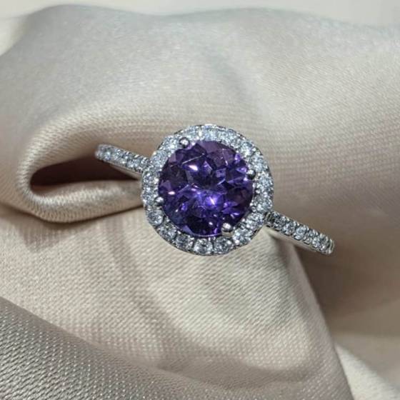 1.10ct VS/E-F Oval Cut Amethyst Gemstone Shoulder Set Ring