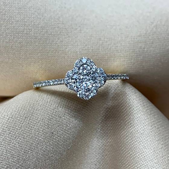 0.34ct VS/E-F Natural Round Cut Diamond Cluster Ring in 18k Yellow Gold