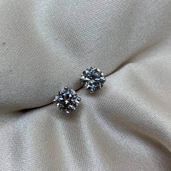 1.17ct VS/G-H Natural Round Cut Diamond Stud Earrings in 18k White Gold