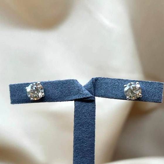 1.47ct VS/G-H Natural Round Cut Diamond Diamond Clawset Stud Earrings in 18k White Gold