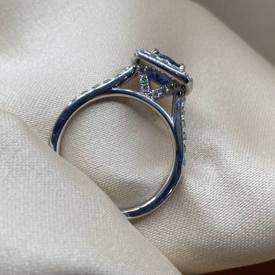 1.65ct VS/F Cushion Cut Blue Sapphire Gemstone Halo Shoulder Set Ring in Platinum
