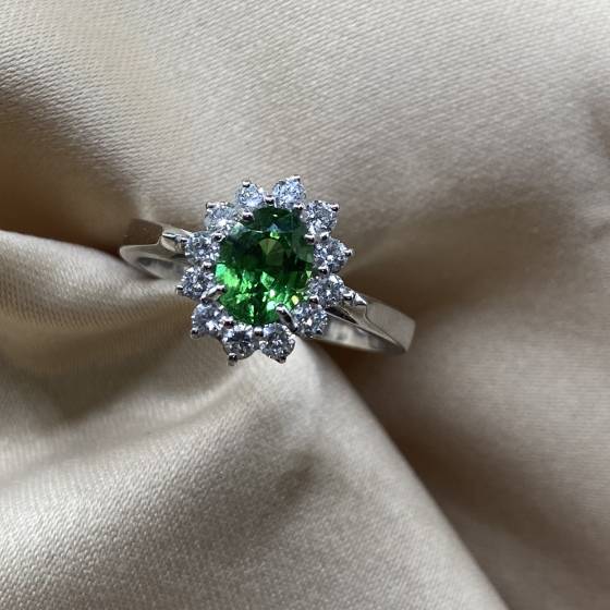 1.51ct VS/F Oval Cut Green Emerald Gemstone Halo Ring in 18k White Gold