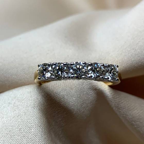 1.00ct VS/G-H Natural Round Cut Diamond Five Stone Ring in 18k Yellow Gold