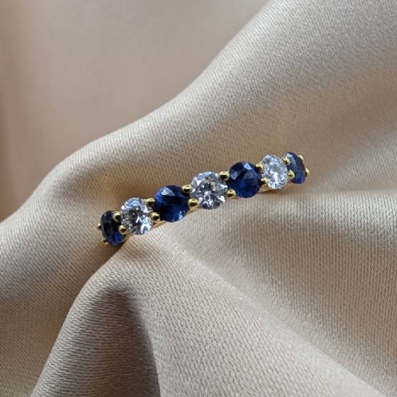 0.85ct VS/E-F Round Cut Bule Sapphire Gemstone Trilogy Ring in 18k Yellow Gold