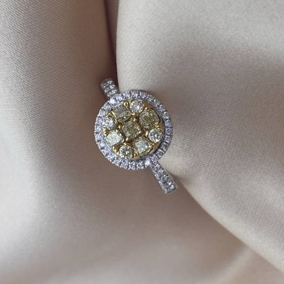 0.90ct VVS/F-G Natural Round Cut Diamond Cluster Ring in 18k White Gold
