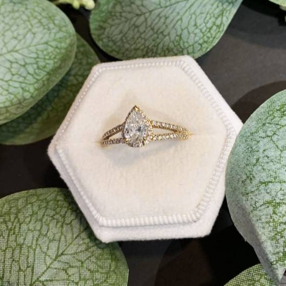 GIA Certified 1.00ct VS2/E Natural Pear Diamond Halo Ring in 18k Yellow Gold