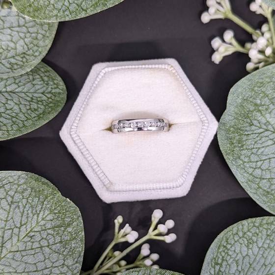 0.92ct SI/F-G Natural Round Diamond Eternity Ring in Platinum