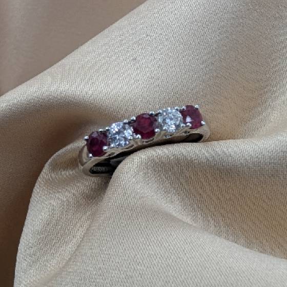 0.80ct VS/E-F Round Cut Ruby Gemstone Halo Ring in 18k White Gold