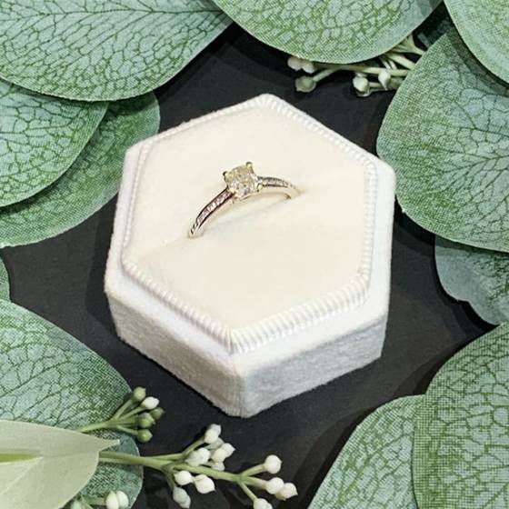 1.00ct SI1/F Round and Natural Cushion Diamond Shoulder Set Ring in 18k White Gold