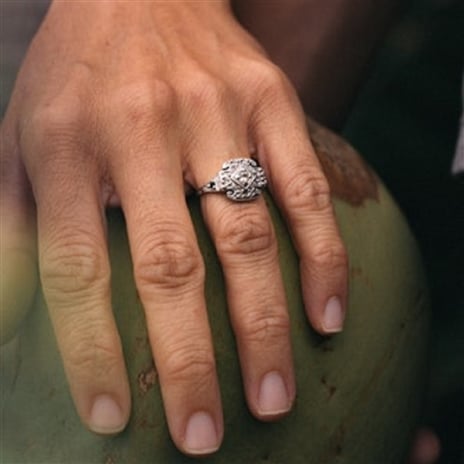 Vintage Engagement Rings vs Modern Diamond Rings