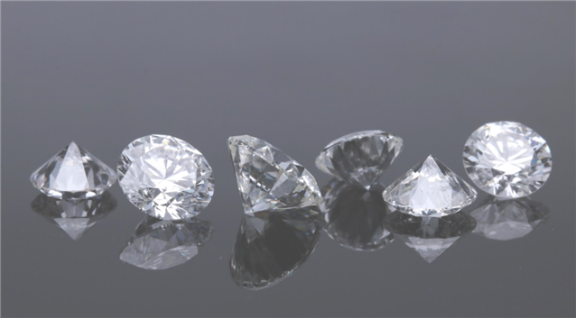 Diamond vs Moissanite: The Differences