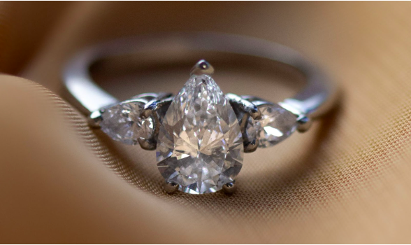 Why You Should Pop the Question with a Lab Grown Diamond Engagement Ring