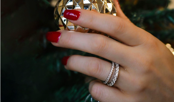 Find the Perfect Diamond Jewellery Bargain in Our Christmas Sale